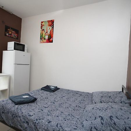 08 - Chambre Proche Paris Et Transports Avec Tv Wifi Saint-Denis  Exterior photo