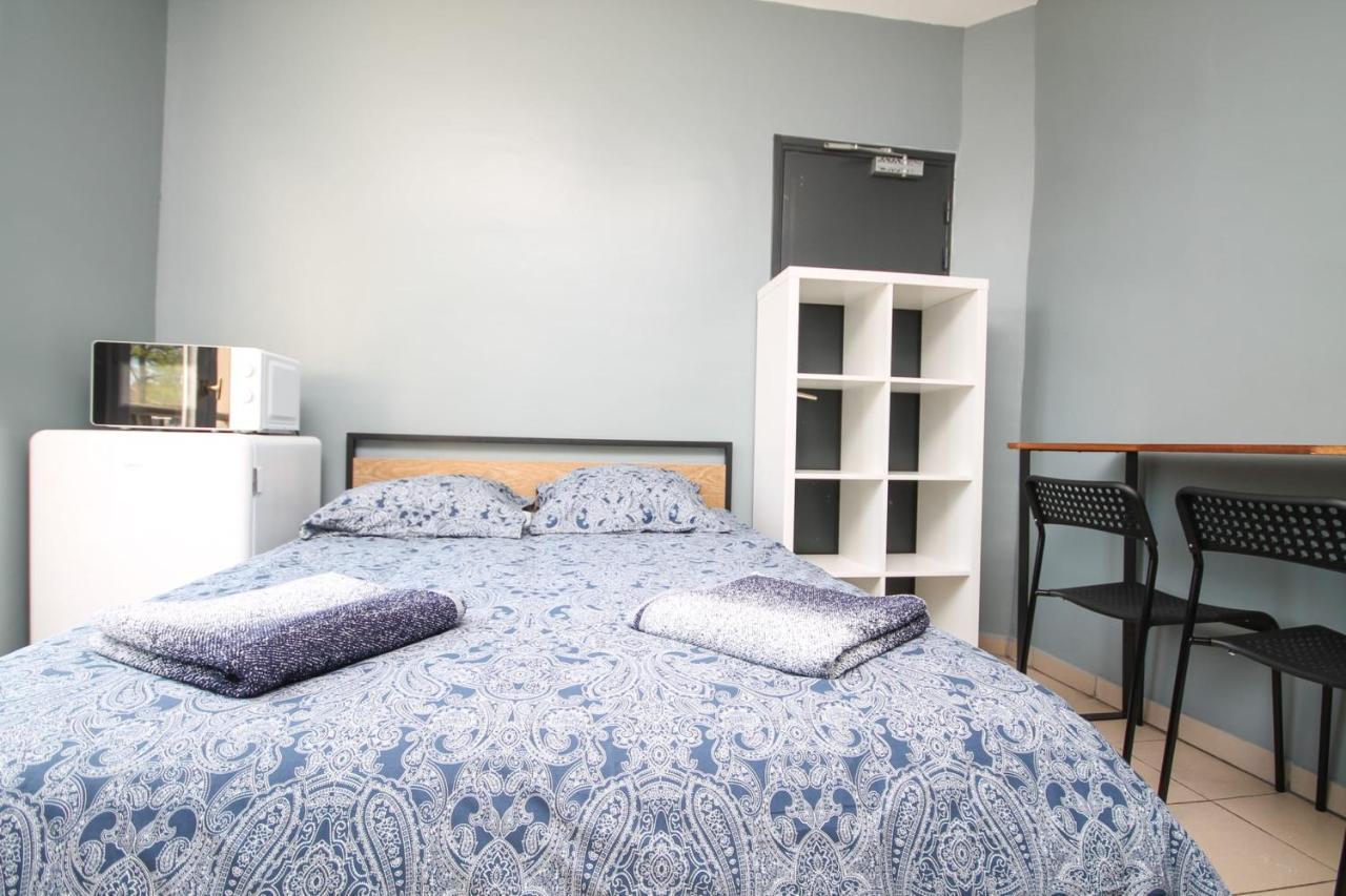 08 - Chambre Proche Paris Et Transports Avec Tv Wifi Saint-Denis  Exterior photo