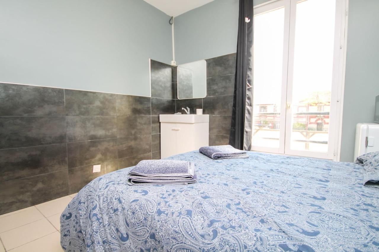 08 - Chambre Proche Paris Et Transports Avec Tv Wifi Saint-Denis  Exterior photo